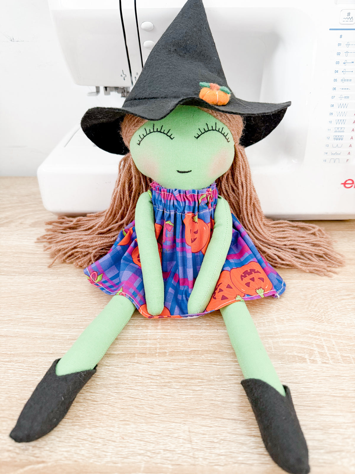Witch Doll Brown hair - Pumpkin
